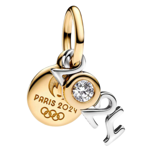 Immortalisez l’excitation des Jeux Olympiques 2024 avec ce charm pendentif en argent 925. Ce bijou unique capture l’énergie, la passion et l’unité des athlètes du monde entier à travers un design élégant inspiré des symboles olympiques officiels. Un must-have pour les fans et collectionneurs d’événements sportifs historiques !

Caractéristiques :

Matière : Argent 925 finition brillante et résistante
Design : Forme inspirée des anneaux olympiques et du logo officiel des JO 2024, avec des détails gravés préc