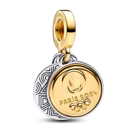 Célébrez l'événement sportif majeur avec ce charm pendentif en argent 925, symbole raffiné des Jeux Olympiques 2024. Alliant la brillance et la solidité de l’argent, ce bijou capture l’énergie, la passion et l’unité des athlètes du monde entier, pour un souvenir à la fois élégant et chargé de sens.

Caractéristiques :

Matière : Argent 925
Design : Anneaux olympiques et logo officiel des JO 2024, avec touches dorées et argentées soigneusement travaillées
Compatibilité : Adapté aux bracelets à charms type Pa
