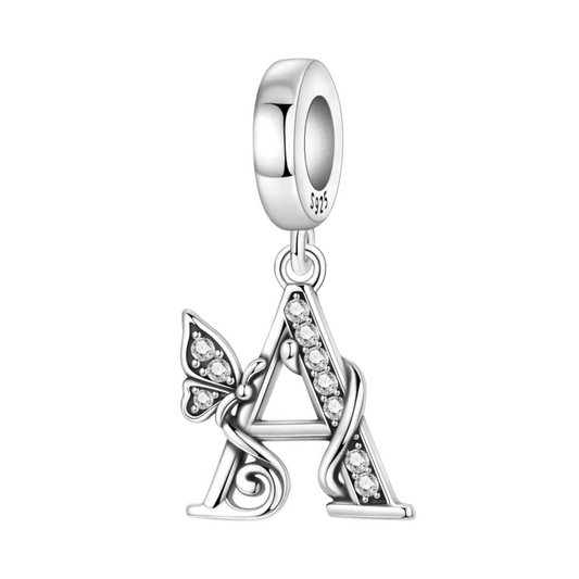 Exprimez votre élégance et votre personnalité avec ce charm pendentif en argent 925 représentant la lettre "A" stylisée dans un design raffiné. La lettre est ornée de strass scintillants qui ajoutent une touche de brillance délicate, accompagnée d’un petit papillon argenté symbolisant légèreté et liberté. Un bijou chic et sophistiqué, parfait pour personnaliser votre bracelet ou offrir un cadeau significatif.