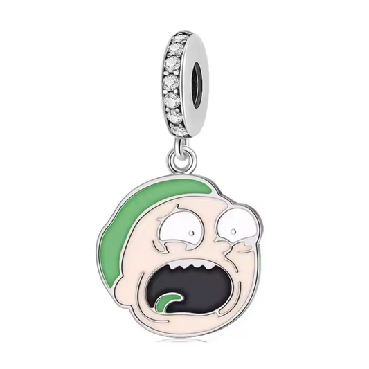 Revivez les moments de pure confusion et de stress cosmique avec ce charm pendentif en argent 925 représentant Morty dans un état de panique typique, les cheveux teints en vert. Ce design original rend hommage aux (très nombreuses) fois où Morty se retrouve dépassé par les expériences interdimensionnelles de Rick… ou victime d’une transformation bizarre due à un sérum douteux.