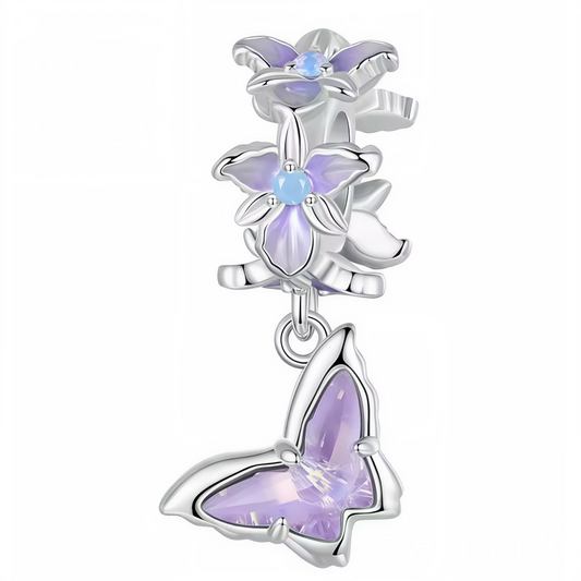 Un charm pendentif en Argent 925 représentant un papillon violet délicat, avec un anneau décoré de petites fleurs d’iris. Un bijou élégant et poétique pour apporter une touche florale à votre bracelet.

Caractéristiques
– Matière : Argent 925
– Design : Papillon violet avec anneau orné d’iris
– Style : Raffiné, poétique et féminin