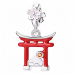 Inspiré des temples traditionnels japonais, ce charm en forme de portail Torii symbolise le passage vers le sacré et la paix intérieure. Réalisé en argent 925, il allie raffinement et spiritualité pour un bijou empreint de sens. Idéal pour les passionnés de culture japonaise ou pour ajouter une touche zen à votre bracelet.