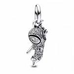 Ce charm pendentif en argent 925 (S925) poli présente Spider-Man en posture dynamique suspendue, avec masque iconique. Il symbolise agilité urbaine, responsabilité héroïque et esprit de quartier protecteur.

Caractéristiques :

Matière : Argent 925 (S925) haute brillance, résine émaillée précise pour yeux blancs et costume.
Design : Silhouette complète, toile d'araignée déployée.
Compatibilité : Compatible avec les bracelets à charms standards (type Pandora, etc.) et chaînes fines.