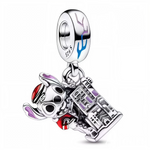 Quand l’univers de Lilo et Stitch rencontre un monde high-tech dystopique, ça donne ce charm pendentif en argent 925 ultra stylisé. Stitch en mode cyberpunk, casqué et prêt pour l’action, étreint un gratte-ciel aux allures de mégalopole futuriste. Une touche geek, rebelle et adorable à la fois – pour celles et ceux qui aiment la SF… et les aliens mignons.