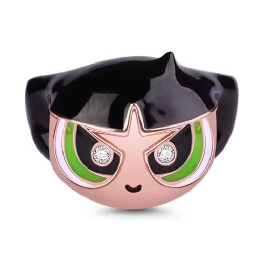 Exprimez votre esprit audacieux avec ce charm Rebelle, inspiré par la courageuse héroïne des Super Nanas. Fabriqué en argent sterling S925, ce charm allie qualité et style, capturant l'essence déterminée et charismatique de Rebelle.
