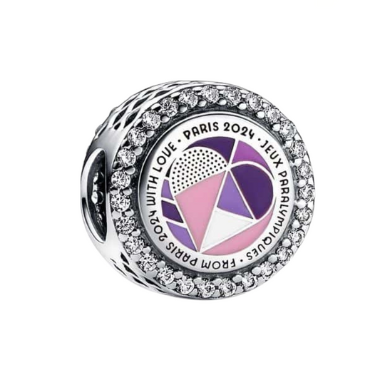 Honorez l’esprit des Jeux Paralympiques 2024 avec ce charm rond, sublimé par un cœur symbolisant la résilience, le courage et l’unité. Fabriqué en argent 925, ce bijou représente l’inspiration et la détermination des athlètes qui repoussent les limites de l’excellence.