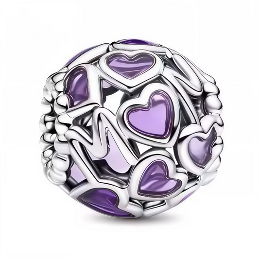 Exprimez votre amour et votre reconnaissance avec ce charm rond en argent 925, orné de petits cœurs violets et portant l’inscription "Mom".
Ce charm élégant et touchant est une déclaration parfaite d’affection pour la personne la plus spéciale de votre vie. Les cœurs violets, symbole de tendresse et d’amour, entourent le mot "Mom", créant un bijou unique et plein de signification. Parfait pour la fête des mères, un anniversaire, ou simplement pour dire "Je t’aime".