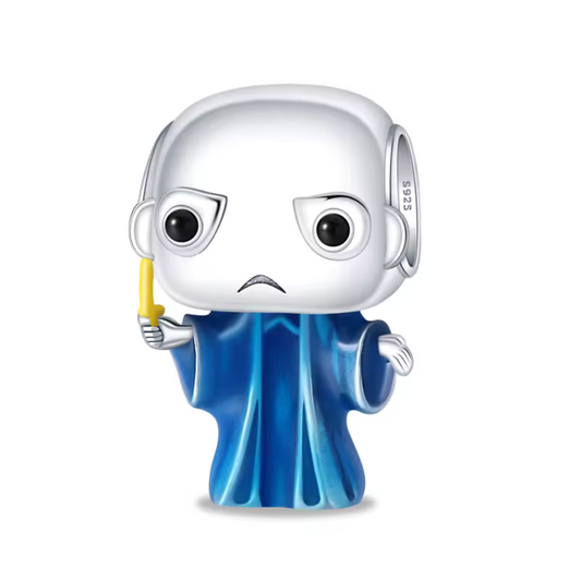 Plongez dans l'univers magique de Harry Potter avec ce charm Voldemort en argent sterling 925. Représentant le Seigneur des Ténèbres avec des détails précis, ce charm est un incontournable pour les fans de la saga. Parfait pour ajouter une touche sombre et mystérieuse à votre collection, il est compatible avec les bracelets Pandora.