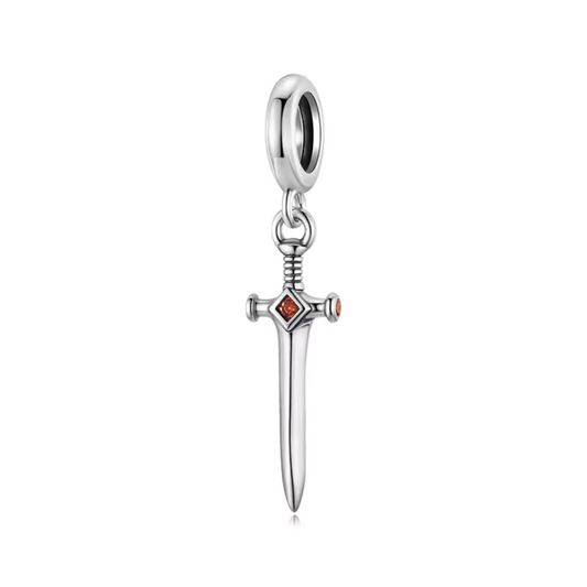 Inspiré des adaptations animées du héros mythique Nezha, ce charm représente sa célèbre épée : symbole de puissance, de bravoure et de justice. Avec ses détails soignés et son design inspiré des épopées asiatiques modernes, ce bijou incarne l’esprit d’un guerrier légendaire. Fabriqué en argent 925, il ajoute une touche de force mystique à votre collection.