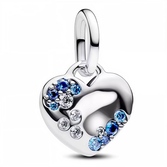 Apportez une touche de fraîcheur et d’élégance à votre collection avec ce charm pendentif en Argent 925, représentant un cœur argenté délicatement orné de strass argentés et bleus scintillants. Un bijou raffiné, parfait pour sublimer vos bracelets avec charme et originalité.

Caractéristiques
– Matière : Argent 925 (S925).
– Design : Cœur argenté avec strass argentés et bleus.
– Coloris : Argenté brillant avec éclats argentés et bleus.
– Style : Élégant, délicat et coloré.