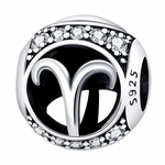 Ajoutez une touche élégante et personnalisée à votre bijou avec ce charm rond en Argent 925, représentant le signe astrologique Bélier. Les strass scintillants subliment ce symbole audacieux et déterminé.

Caractéristiques
– Matière : Argent 925 (S925).
– Design : Charm rond avec signe du Bélier et strass.
– Coloris : Argenté brillant avec éclat cristallin.
– Style : Astrologique, raffiné et intemporel.