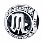 Exprimez votre intensité et votre mystère avec ce charm rond en Argent 925, orné du signe astrologique Scorpion et de strass scintillants. Un bijou captivant qui symbolise passion et force intérieure.

Caractéristiques
– Matière : Argent 925 (S925).
– Design : Charm rond avec signe du Scorpion et strass.
– Coloris : Argenté brillant avec éclat cristallin.
– Style : Astrologique, élégant et puissant.