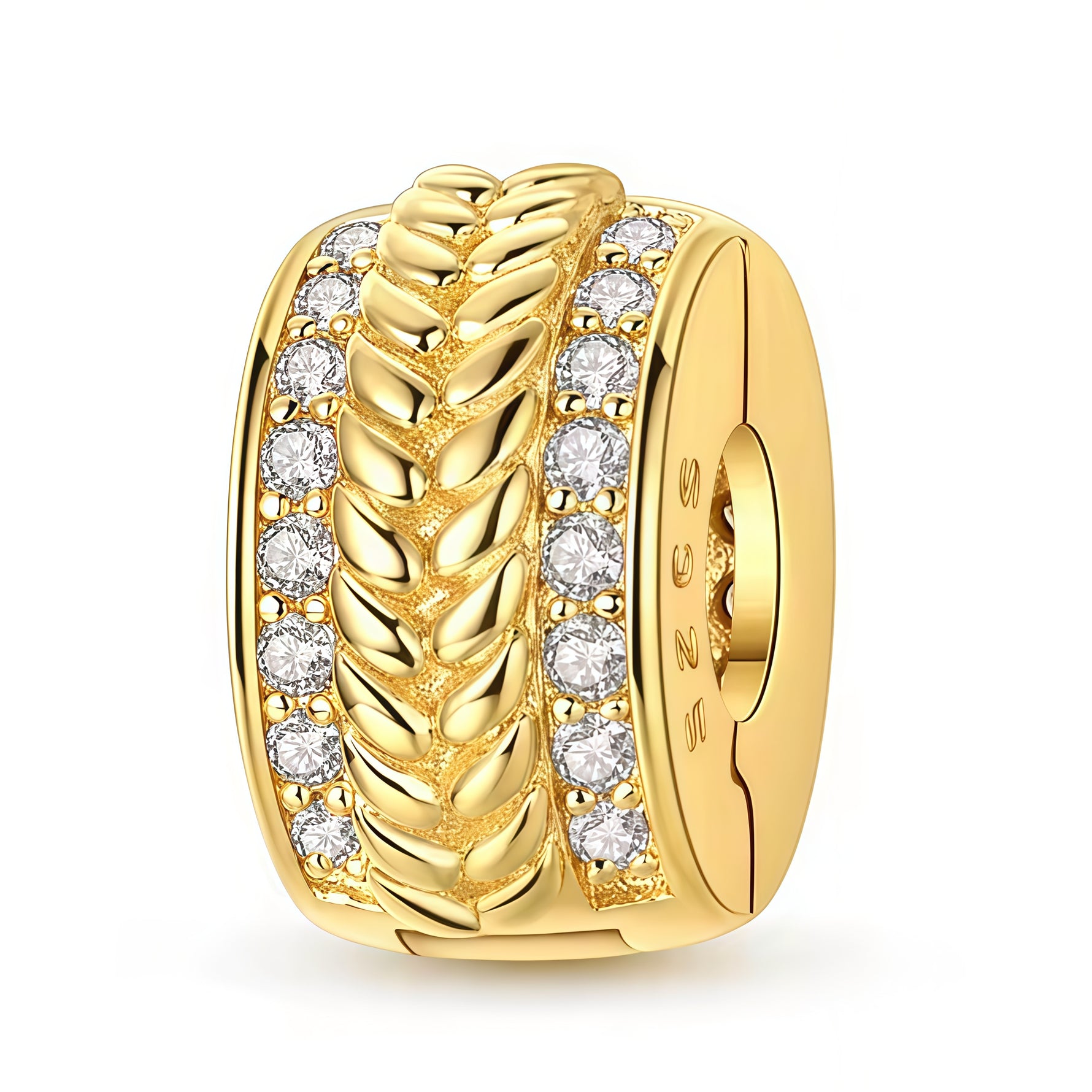 Clip élégant représentant un épi de blé finement travaillé en argent 925 avec une finition dorée. Son design délicat est sublimé par deux rangées de pierres scintillantes, apportant une touche lumineuse et sophistiquée à votre bracelet.

Caractéristiques :

- Matière : Argent 925.
- Design : Épi de blé stylisé encadré de pierres scintillantes.
- Style : Élégant, raffiné, lumineux et intemporel.
- Symbolique : Abondance, prospérité, croissance, richesse et réussite.
- Compatibilité : Clip compatible avec bra