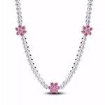 Apporte une touche de douceur et de féminité à ton style avec ce collier argenté orné de petites fleurs roses serties de strass. Son design délicat et lumineux évoque la nature, la tendresse et l’élégance, tout en ajoutant une note colorée et raffinée à ta tenue. Un bijou chic et facile à porter au quotidien, parfait pour illuminer subtilement le look.

Caractéristiques :

-&nbsp;Matière : Argent 925.
-&nbsp;Design : Petites fleurs roses serties de strass brillants.
-&nbsp;Dimensions : Taille délicate et co