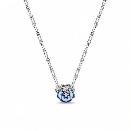 Symbole de souvenir, d’amour discret et de délicatesse, cette pensée bleue sublime ce collier en argent 925 avec une touche florale pleine de sens. La finesse des pétales, rehaussée d’un émail aux nuances bleutées, en fait un bijou raffiné et poétique, parfait pour exprimer des sentiments sincères ou ajouter une note de douceur à votre style.
Caractéristiques :
– Matière : Argent 925
– Couleur : Argenté avec fleur émaillée en bleu profond et nuances violettes
– Design : Fleur de pensée stylisée suspendue à 