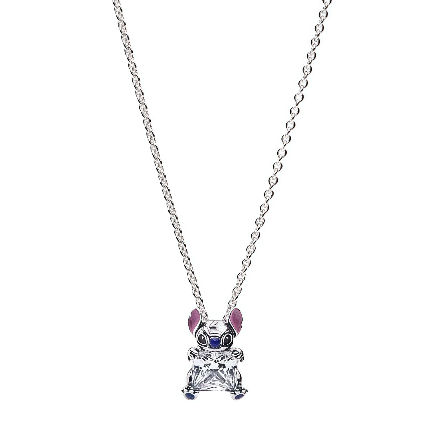 Apporte une touche à la fois mignonne et pleine de caractère à ton style avec ce collier Stitch. Inspiré de l’univers Disney, il met en valeur le célèbre personnage dans un design simple, amusant et attachant. Un bijou idéal pour les fans de Lilo et Stitch qui veulent porter un accessoire original au quotidien.

Caractéristiques :

- Matière : Argent 925.
- Design : Stitch avec finitions soignées.
- Dimensions : Taille délicate et confortable à porter.
- Style : Bijou Disney, raffiné et original.
- Symboliq