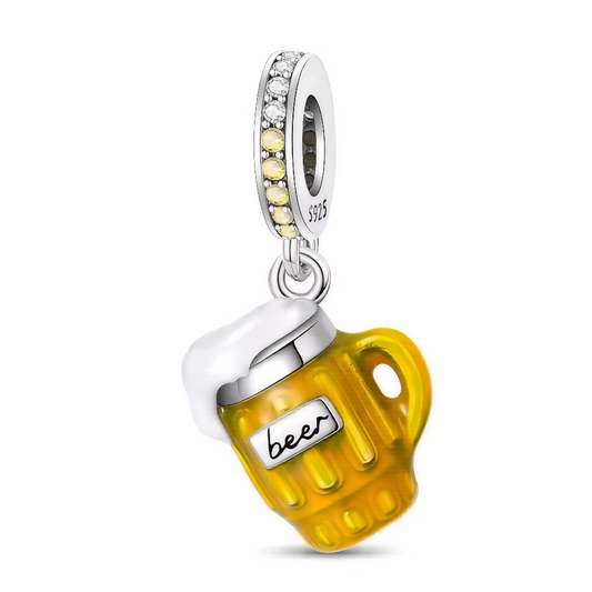 Ajoutez une touche festive et amusante à votre bracelet avec ce charm en argent 925 représentant une pinte de bière parfaitement mousseuse. Symbole de convivialité, de partage et de bons moments entre amis, ce bijou est idéal pour ceux qui aiment célébrer la vie avec joie et légèreté.