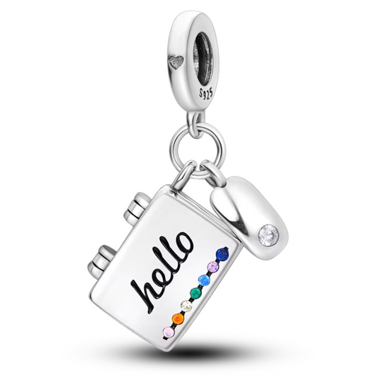 Hallo Computer Charm – Symbol der Freundschaft und Willkommen