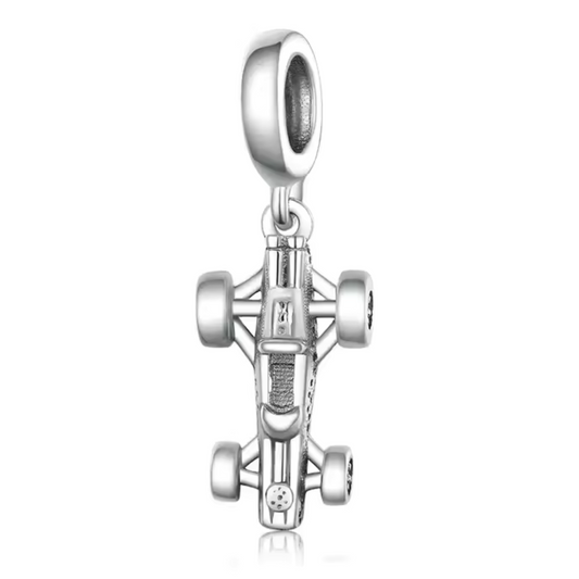 Rennwagen-Anhänger Charm – Geschwindigkeit und mechanische Leidenschaft