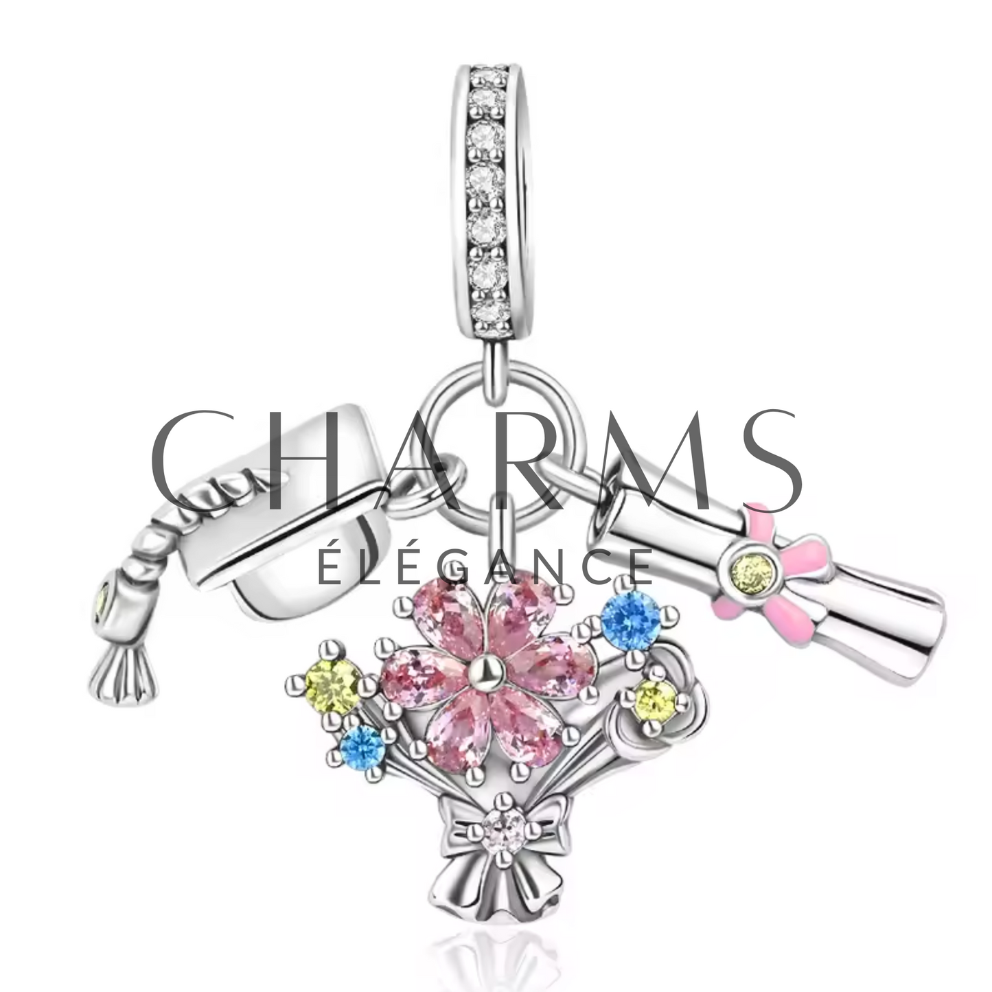 Charm Graduation – Mortarboard, Diplôme & Bouquet de Fleurs