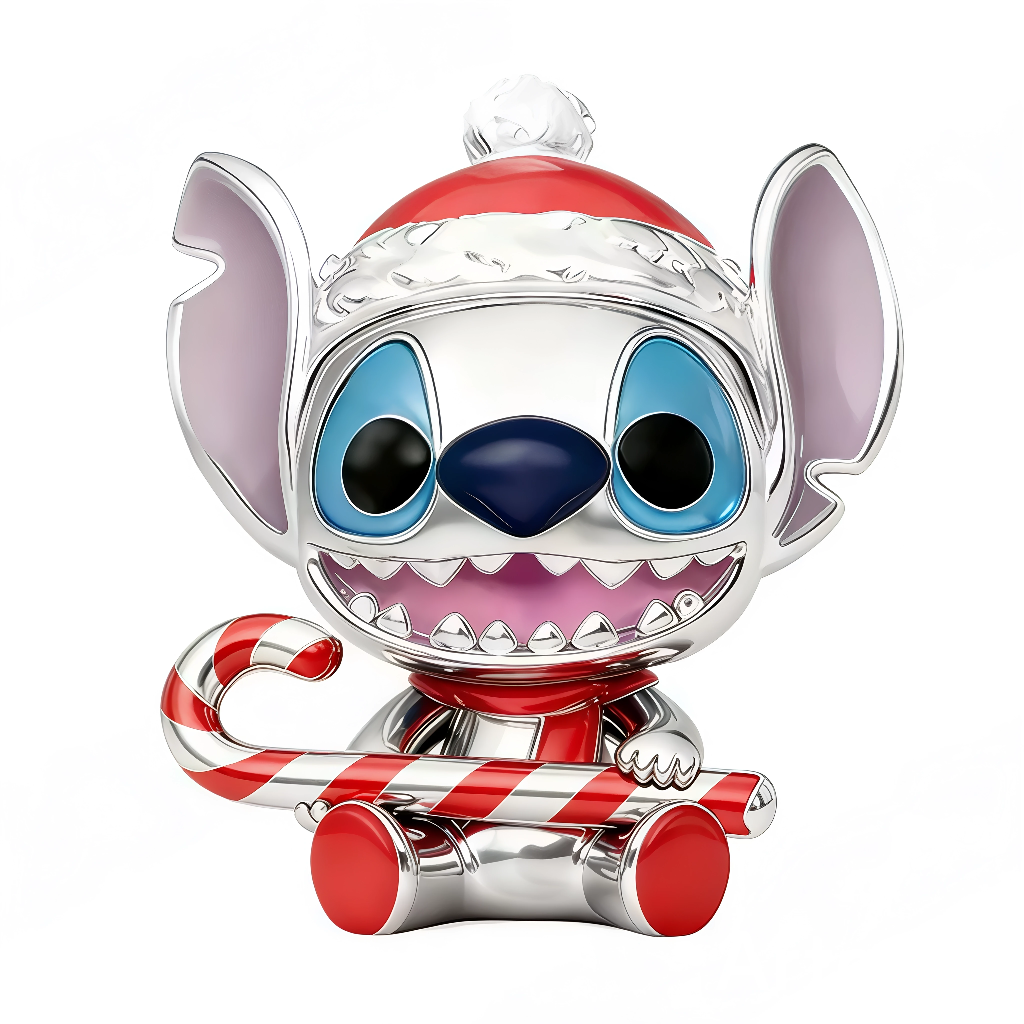 Ce charm met en scène Stitch dans sa version la plus joyeuse: bonnet de Noël texturé avec bord blanc, écharpe assortie et grand sourire dévoilant ses dents pointues. Assis bien sagement, il serre une canne en sucre d’orge rayée rouge et blanche, tandis que ses grands yeux bleus et ses oreilles lavande apportent la touche kawaii. Une pièce parfaite pour illuminer un bracelet pendant toute la saison des fêtes ou pour un cadeau de Noël plein de malice.