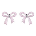 Ces boucles d’oreilles puces représentent deux nœuds ruban stylisés recouverts d’un émail rose tendre, rappelant immédiatement le ruban d’Octobre Rose. Leur format minimaliste permet de les porter tous les jours en signe de solidarité et d’espoir, seules ou assorties à un bracelet ou un collier à thème. Idéales comme cadeau attentionné pour une proche touchée par la maladie, une survivante ou pour soutenir une cause qui tient à cœur.