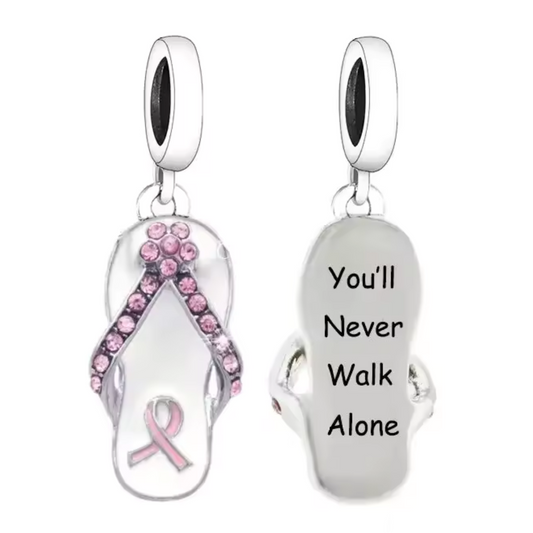 Charm-Anhänger – Flip-Flop mit rosa Schleife und „You’ll Never Walk Alone“
