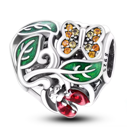 Herz-Charm mit Blättern, Schmetterling und Marienkäfer – Natur und Harmonie