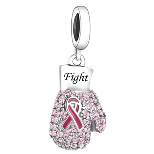 Pink Ribbon Charm auf einem Boxhandschuh