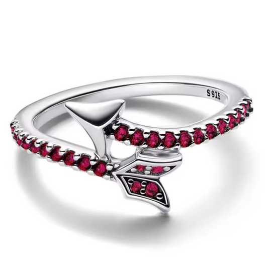 Silberner Pfeilring mit roten Strasssteinen – Rebel Inspiration