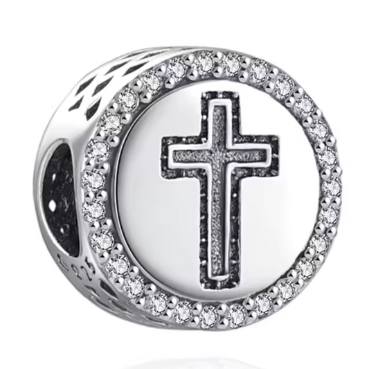 Runder Charm mit Kreuz und „Glaube“