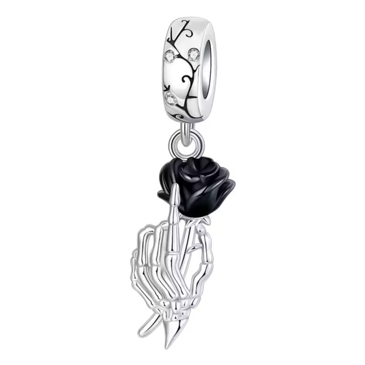 Charm - Skeletthand und schwarze Rose