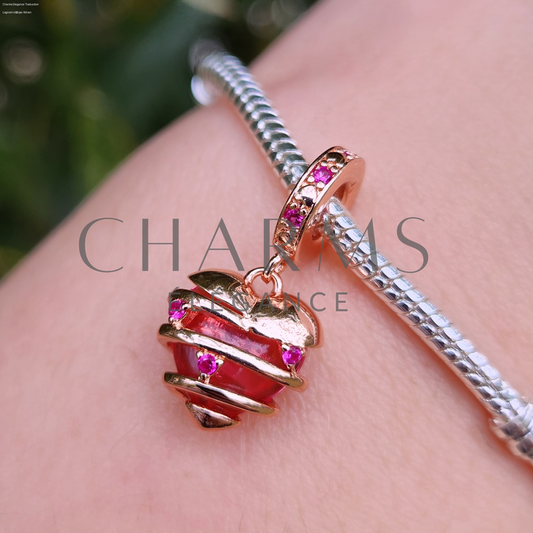 Charm Cœur Rouge Entouré de Doré ou Argenté - Charms Élégance