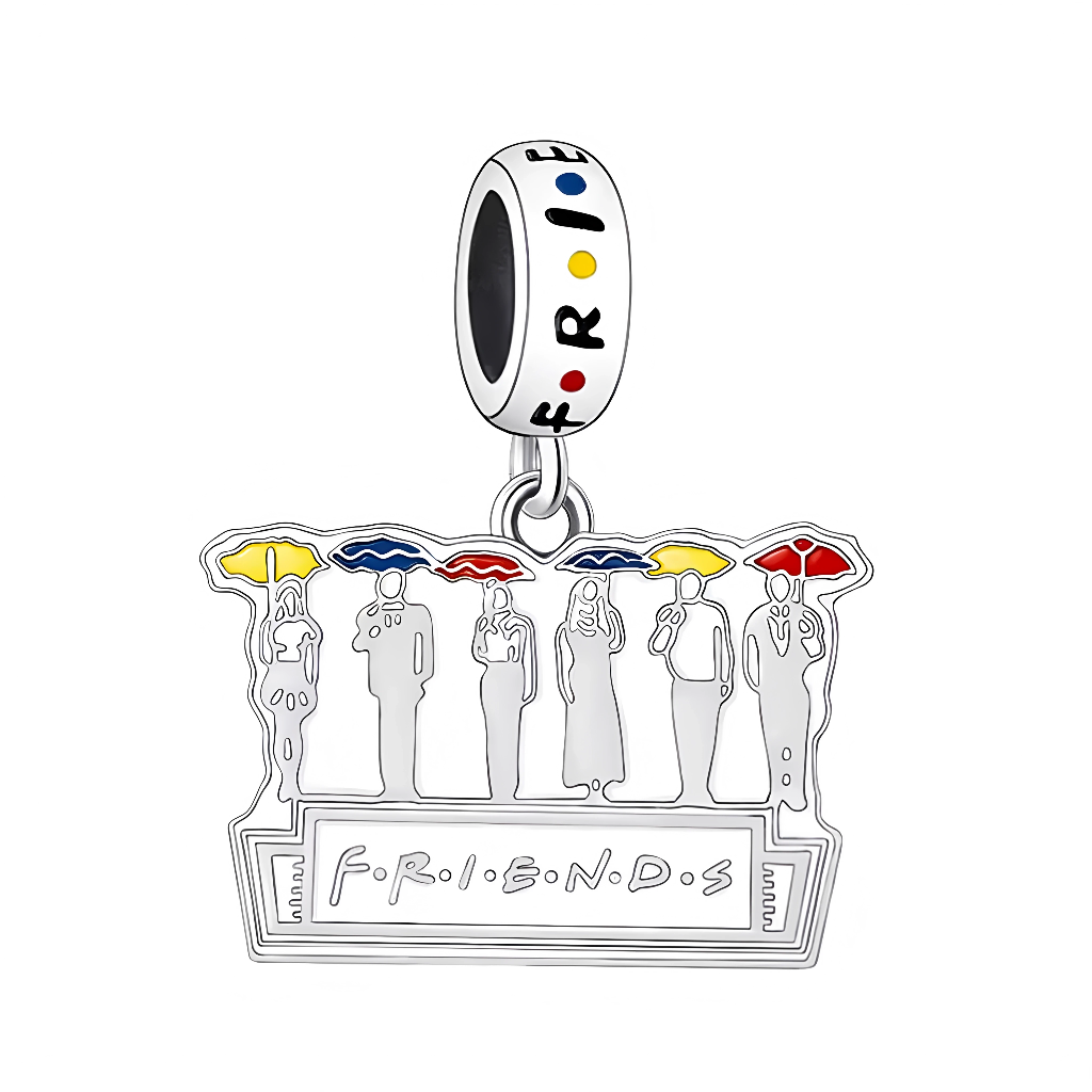 Ce charm pendentif&nbsp;nostalgique&nbsp;recrée la scène culte de la série&nbsp;Friends&nbsp;avec les six amis principaux (Ross, Rachel, Monica, Chandler, Joey, Phoebe) sous leurs parapluies colorés (jaune, bleu, rouge, vert, orange, violet), silhouettes élégantes en argent poli sur un support rectangulaire gravé “FRIENDS”. Le design fidèle capture l’humour pluvieux de l’épisode emblématique, avec un anneau Pandora-style blanc “R I E N D S” pour une fixation parfaite et un effet dangle dynamique. Poinçonné 