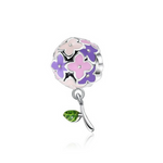 Charm rond fleuri en Argent 925, orné de fleurs roses et violettes, avec une mini tige et feuille pendante qui évoquent un ballon ou une grappe de fleurs. Idéal pour apporter une note colorée et féminine à un bracelet type Pandora.
