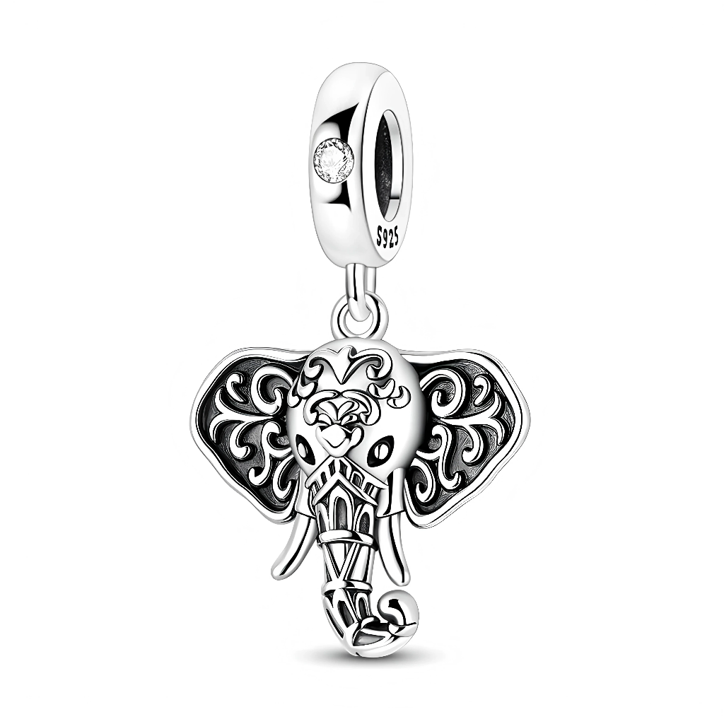 Charm pendentif éléphant bohème en Argent 925, idéal pour représenter la sagesse, la protection ou la chance. Son design détaillé et légèrement oxydé se marie parfaitement avec les bracelets type Pandora, porté seul comme pièce forte ou associé à d’autres charms.
