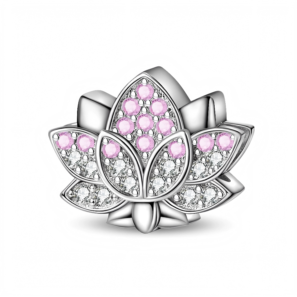 Ce charm en argent 925 représente une fleur de lotus en pleine éclosion, dont les pétales superposés sont entièrement pavés de zircons clairs et roses pour un rendu lumineux et raffiné. Les différentes rangées de pétales créent un joli volume, symbole de pureté, de sérénité et de renouveau.silverbeauty+1